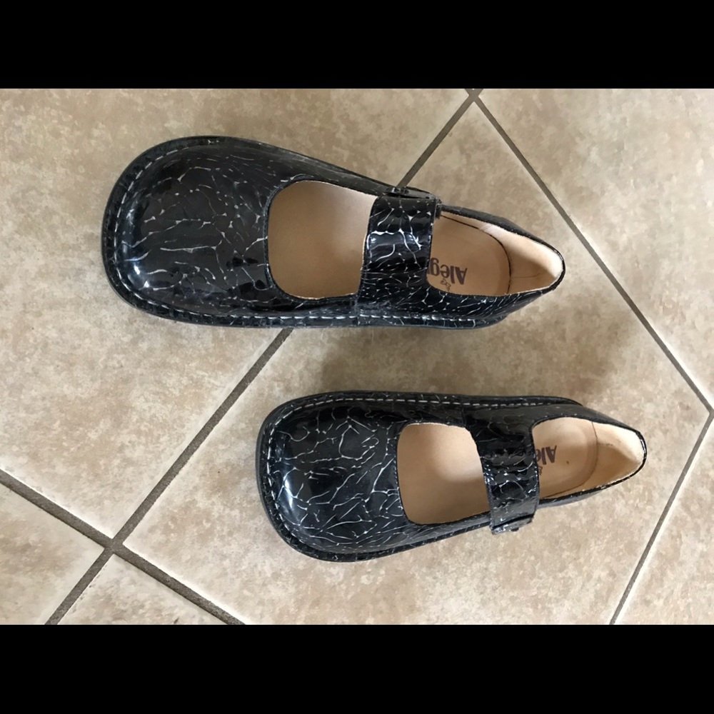 Women’s Algeria shoes.  Size 39/9